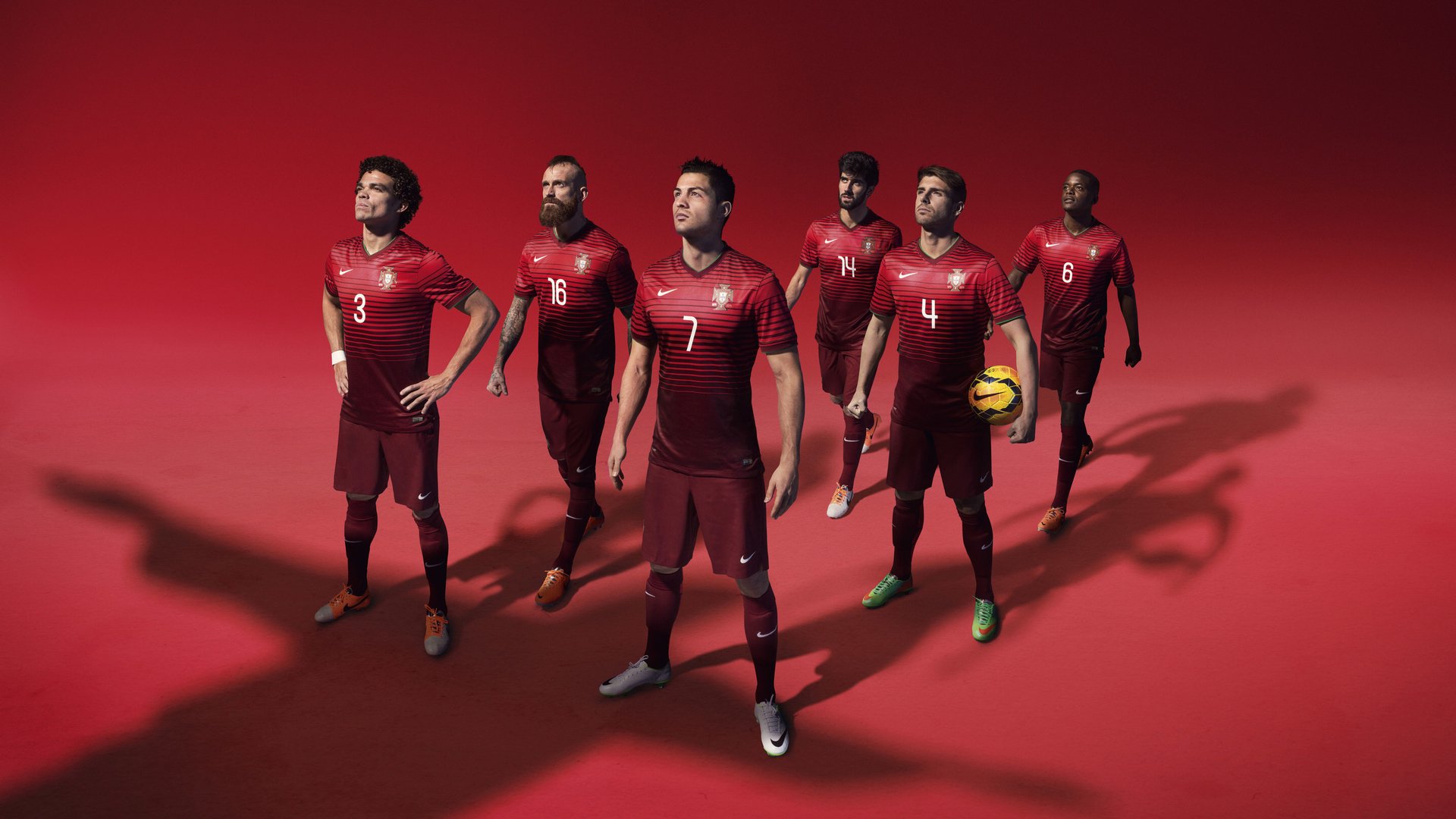 “英超奋勇拼搏,比赛节奏紧凑精彩”,英超的比赛